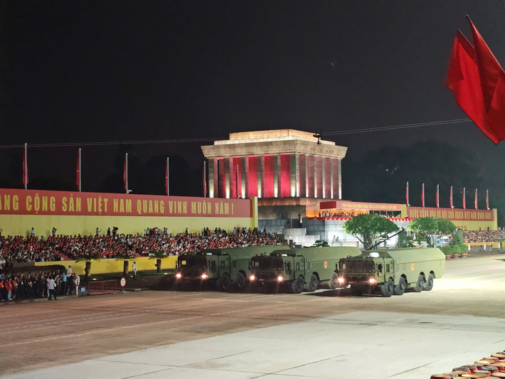 Tối 27/8, trong buổi sơ duyệt diễu binh, diễu hành tại Quảng trường Ba Đình, hàng loạt khí tài hiện đại, lực lượng chuyên trách của Quân đội nhân dân và Công an nhân dân đã lần lượt xuất hiện.