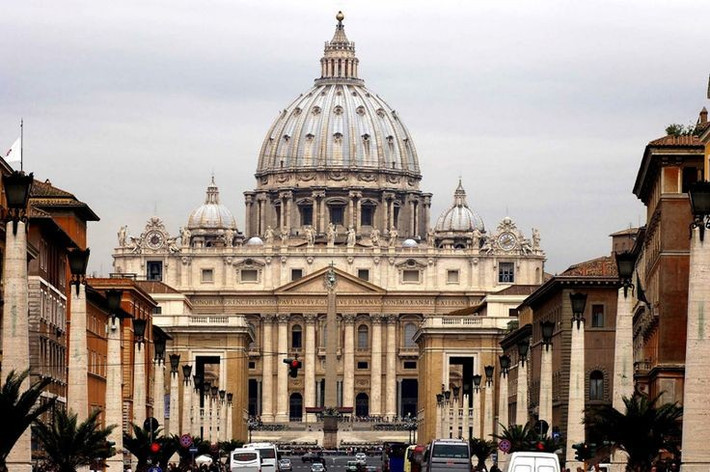 4. Vatican hiện không công nhận hay trưng bày văn bản này. Cho đến nay, không có tài liệu chính thức nào từ Vatican xác nhận về sự tồn tại của bản giấy cói gốc. Ảnh: Pinterest.