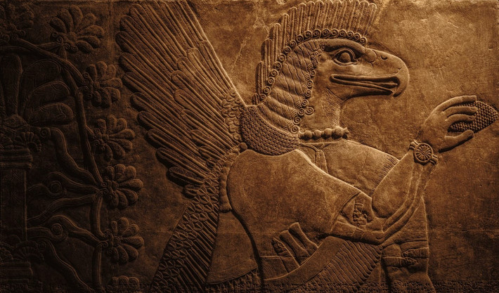 7. Marduk chiến thắng Tiamat là biểu tượng trật tự. Cuộc chiến giữa thần Marduk và nữ thần hỗn mang Tiamat, được ghi trong Enuma Elish, là ẩn dụ cho sự thiết lập trật tự từ hỗn loạn – một tư tưởng trung tâm trong thế giới quan Babylon. Ảnh: medium.com.