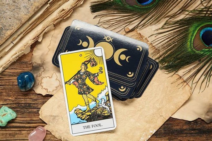 8. Tarot đang trở thành công cụ trị liệu tâm lý hiện đại. Nhiều nhà trị liệu và chuyên gia phát triển bản thân sử dụng Tarot để hỗ trợ khách hàng hiểu rõ bản thân và đưa ra lựa chọn tốt hơn trong cuộc sống. Ảnh: Pinterest.