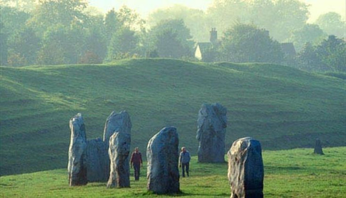 4. Từng có hàng trăm khối đá. Nguyên thủy, Avebury có khoảng 100 khối đá lớn, nhưng ngày nay chỉ còn một phần. Ảnh: Pinterest.