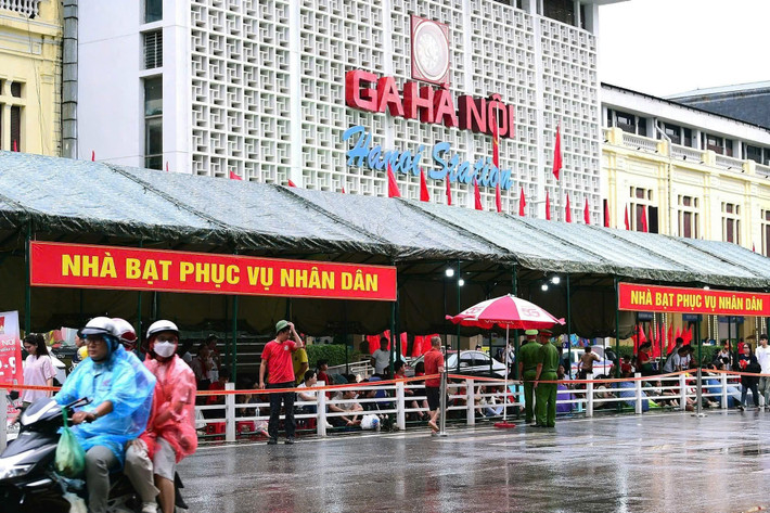 ...Vườn hoa Lê Trực (đường Lê Trực giao đường Trần Phú) thuộc phường Ba Đình; ngã ba Núi Trúc - Kim Mã, thuộc phường Giảng Võ; sân Ga Hà Nội thuộc phường Cửa Nam và đối diện 14B phố Lê Trực, thuộc phường Ba Đình.