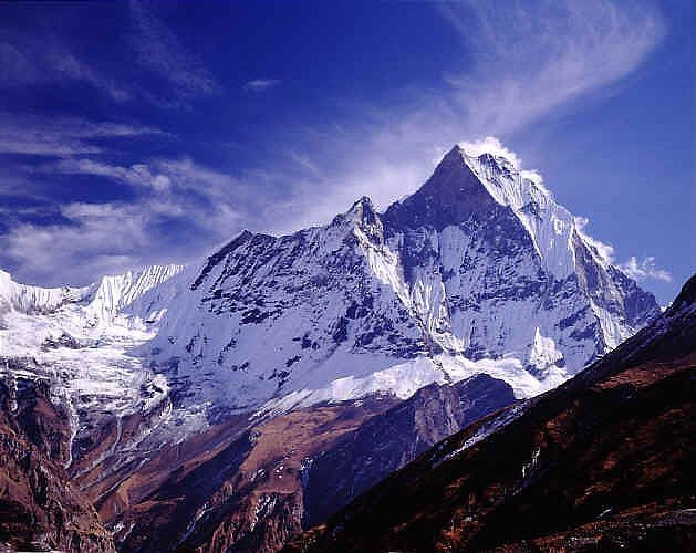 6. Là vùng đất linh thiêng của nhiều tôn giáo. Himalaya là nơi linh thiêng trong đạo Hindu, đạo Phật và đạo Bon, với nhiều đỉnh núi được xem là chốn thần linh ngự trị. Ảnh: Pinterest.