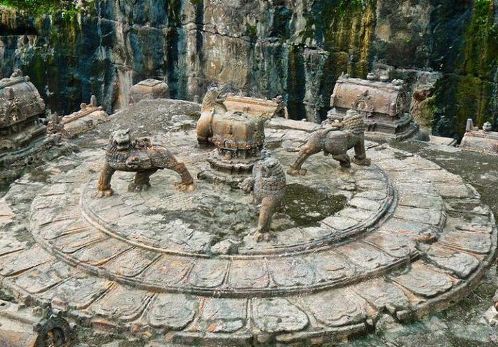 Được UNESCO công nhận Di sản Thế giới. Từ năm 1983, hang Ellora chính thức trở thành biểu tượng tầm vóc thế giới của di sản nghệ thuật và tâm linh Ấn Độ. Ảnh: Pinterest.