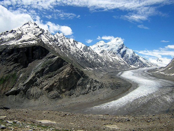 4. Là nơi có sông băng ngoài hai cực dài nhất thế giới. Sông băng Siachen và Baltoro trong dãy Karakoram là hai trong những dòng băng lớn nhất ngoài vùng cực, đóng vai trò quan trọng trong hệ thống nước ngọt Nam Á. Ảnh: Pinterest.