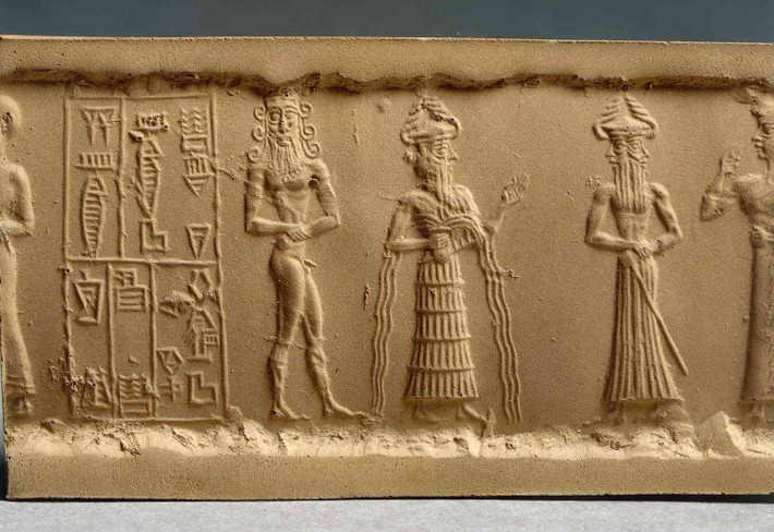 3. Được phát hiện tại thư viện của Ashurbanipal. Các bảng đất sét Enuma Elish được khai quật vào thế kỷ 19 tại thư viện hoàng gia ở Nineveh, do vua Assyria Ashurbanipal cho lập vào thế kỷ 7 TCN. Ảnh: learnreligions.com.