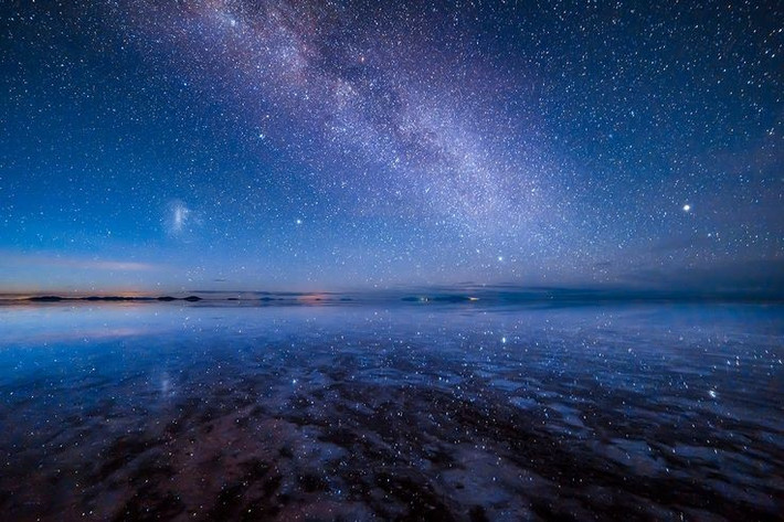 8. Có thể quan sát từ vũ trụ. Nhờ diện tích rộng lớn và độ phản chiếu cao, Uyuni có thể được nhìn thấy rõ ràng từ không gian. Ảnh: Pinterest.