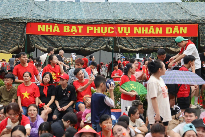 Theo kế hoạch, Bộ tư lệnh Thủ đô Hà Nội lắp đặt 10 nhà bạt (9 nhà bạt rộng 96m2 và 1 nhà bạt rộng 60m2) tại các vị trí: Vườn hoa Tây Sơn (đường Tràng Thi giao phố Nhà Chung) thuộc phường Hoàn Kiếm...