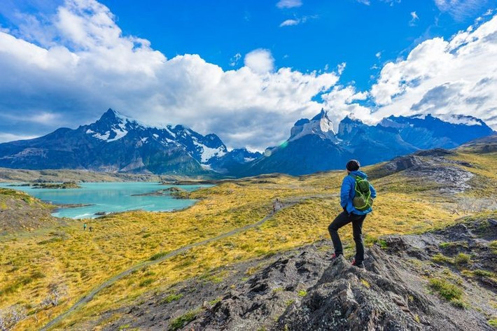6. Là điểm trekking hàng đầu thế giới. Tuyến đường W Trek và O Circuit dài hàng chục km được dân mê trekking toàn cầu yêu thích. Ảnh: Pinterest.