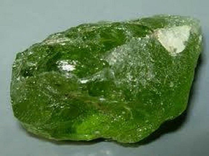 8. Peridot xuất hiện tại nhiều nơi trên thế giới. Các mỏ peridot nổi tiếng được tìm thấy ở Myanmar, Pakistan, Trung Quốc, Mỹ và đảo Hawaii. Ảnh: Pinterest.