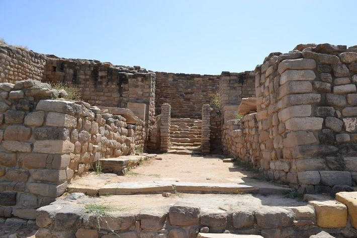 Là trung tâm thương mại quan trọng. Các hiện vật chứng minh Dholavira từng buôn bán với Lưỡng Hà, Oman và Iran cổ đại. Ảnh: Pinterest.