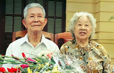 GS Trần Văn Giàu và vợ. Ảnh tư liệu. 32f6818616e4b12764519f0dc9f9dd98agiao-su.jpg