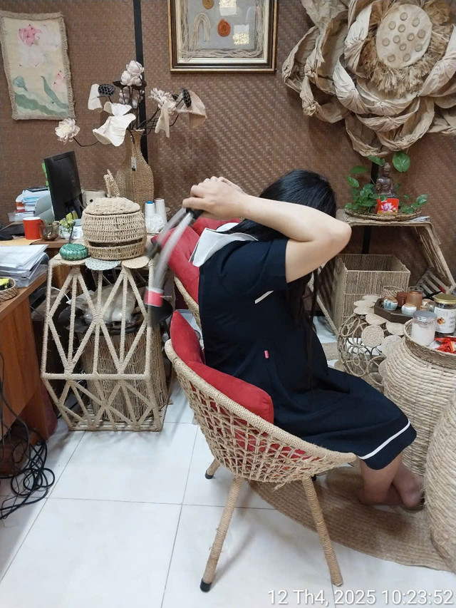 Nguyên tắc điều trị là đau đâu tự vỗ đập, lăn xoa vào đó. Ảnh: NVCC. tay-nam-tri-lieu-3.png