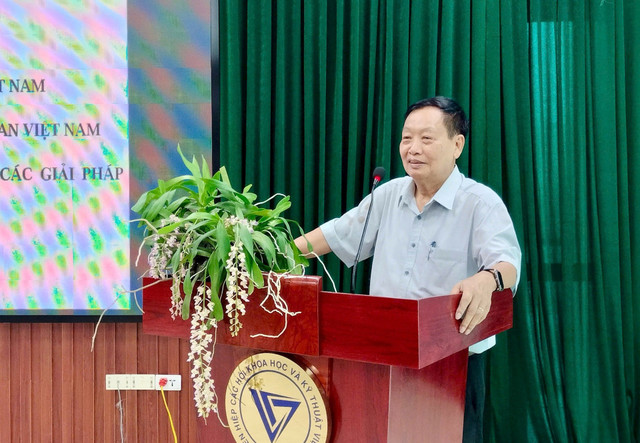 GS Quý chia sẻ những trăn trở về hoa lan tại Hội thảo do VUSTA tổ chức. gen-h-duy-quy.jpg