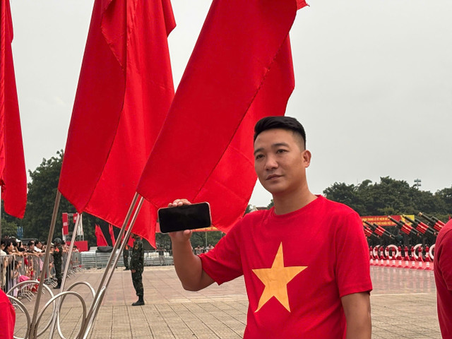 Cùng chụp cho nhau. z6930543702857-b81d443b67899ef3ce17183759a68a18.jpg