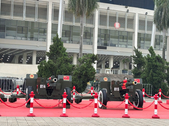 UBND TP Hà Nội nhấn mạnh, phương án đã tính toán kỹ lưỡng nhằm bảo đảm trang nghiêm, an toàn tuyệt đối, đồng thời tạo điều kiện thuận lợi để nhân dân Thủ đô và du khách theo dõi, cổ vũ sự kiện trọng đại của đất nước. z6930543717184-407fda1b6bdf6f48752cf5f898afa171.jpg
