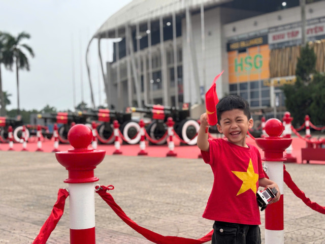 Niềm vui trẻ thơ trong ngày vui của đất nước. z6930543669000-94b55839b94f862bbe837aa7182807fd.jpg