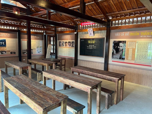 Đối với thế hệ trẻ, Trường dạy làm báo Huỳnh Thúc Kháng không chỉ là một di tích lịch sử mà còn là nguồn cảm hứng lớn lao, nhắc nhở họ về truyền thống vẻ vang, tinh thần cống hiến và trách nhiệm của người làm báo cách mạng. Ảnh: Mai Nguyễn. truong13.jpg