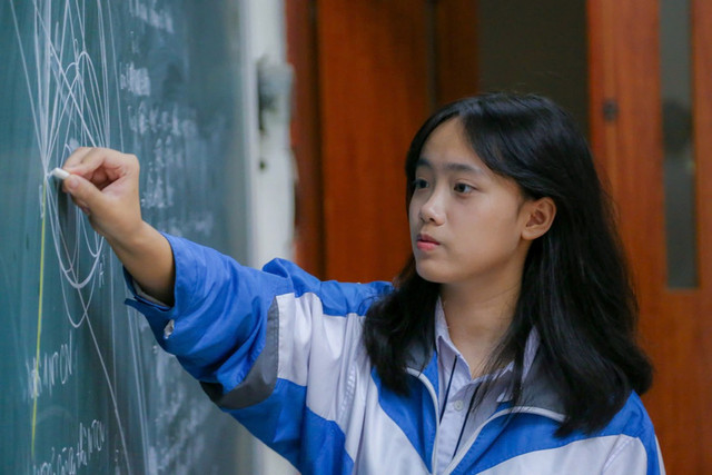 Theo Xuân, sức mạnh của con người là vô hạn nên đừng sợ mà hãy đặt mục tiêu. Ảnh: NVCC. truong-thanh-xuan-buoc-ngoat-tro-thanh-nu-sinh-duy-nhat-doi-tuyen-imo-hinh-4.jpg