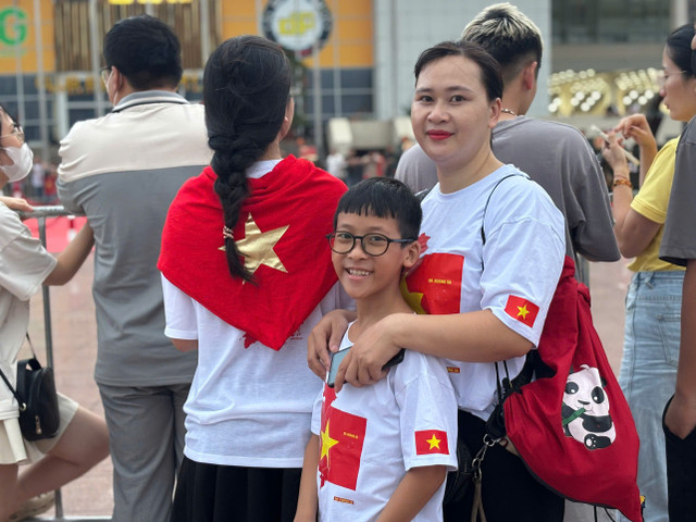 Nụ cười rạng rỡ. cpver.jpg