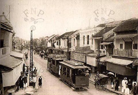 Trường Đông Kinh nghĩa thục (ngôi nhà có 3 vòm cửa màu trắng) tại phố Hàng Đào, Hà Nội đầu thế kỷ XX. Ảnh: Baotanglichsu. luong-van-can-3.jpg