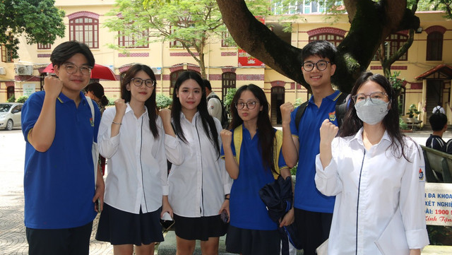 Thí sinh tham dự Kỳ thi tốt nghiệp THPT năm 2024. Ảnh: Mai Nguyễn. pho-diem-thi-tot-nghiep-thpt-2024-toan-van-tang-nhe-hoa-sinh-giam.jpg