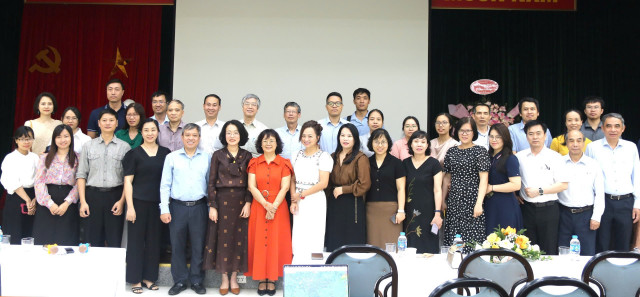 Các nhà khoa học, đại biểu chụp ảnh lưu niệm. Ảnh: Mai Loan. nha-khoa-hoc.jpg
