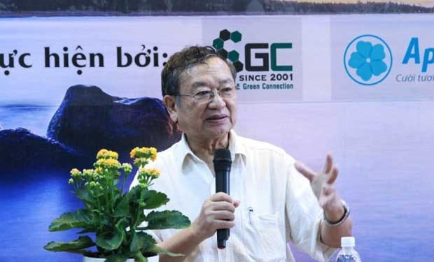 TS.BS Đỗ Hồng Ngọc trong một buổi giao lưu sách. do-hong-ngoc-vanvn1.jpg