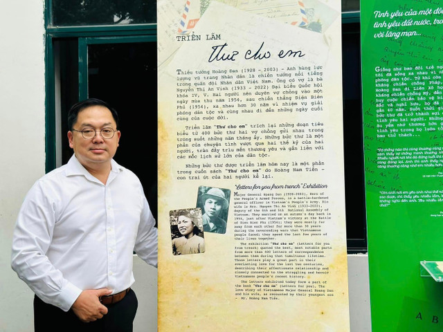 Ông Hoàng Nam Tiến và cuốn sách “Thư cho em”. hoang-nam-tien-thu-cho-em.jpg