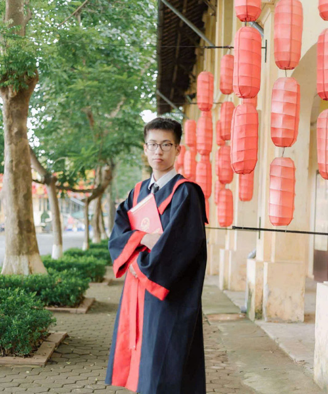 Em Nguyễn Tự Quyết (học sinh lớp 12A9, Trường THPT Nguyễn Gia Thiều, Hà Nội), thủ khoa khối A00, Kỳ thi tốt nghiệp THPT năm 2025. Ảnh: NVCC. tu-quyet.jpg