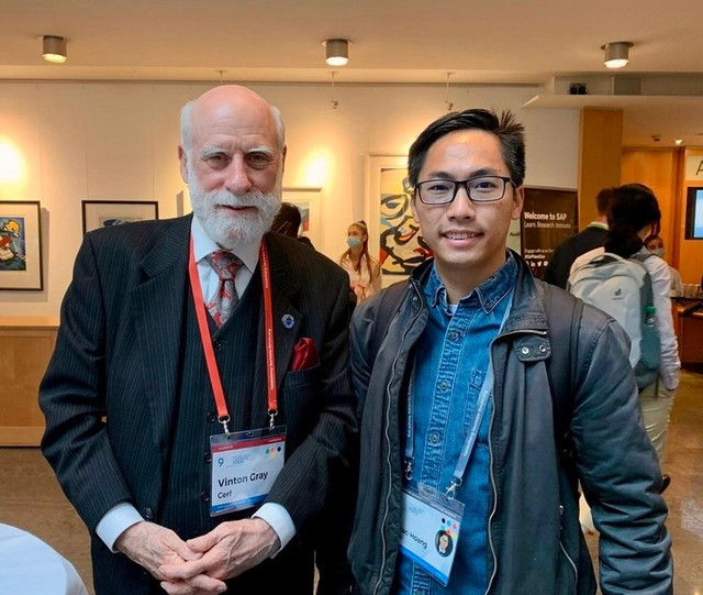 TS Hoàng và Vinton Cerf, người được coi là cha đẻ của Internet, tại Diễn đàn khoa học Heidelberg 2022. ts-hoang-8.jpg