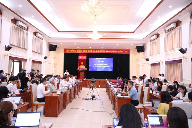 Lần đầu tiên Bộ tổ chức hội nghị công bố phổ điểm thi tốt nghiệp với báo chí. img-6957.jpg