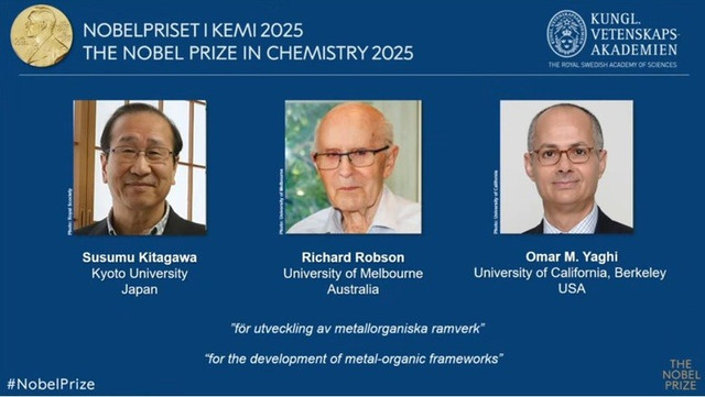 Viện Hàn lâm Khoa học Hoàng gia Thụy Điển tại Stockholm công bố Giải Nobel Hóa học năm 2025 cho 3 nhà khoa học. Ảnh: nobelprize nobel-hoa-hoc-2025-17599169352491293918111.jpg