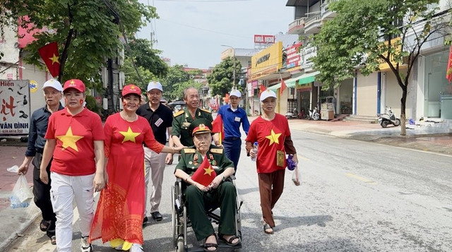 Thiếu tướng Nguyễn Văn Phước thăm lại Chiến trường Điện Biên Phủ dịp kỷ niệm 70 năm Chiến thắng Điện Biên Phủ. Ảnh: Gia đình cung cấp. nguyen-van-phuoc-3.jpg