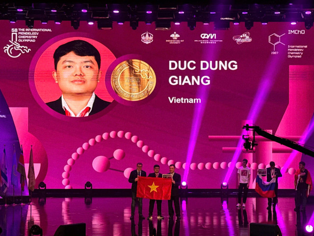 Dũng cũng từng đạt Huy chương Vàng (HCV) Olympic Hóa học Quốc tế Imcho lần thứ 58 tại Trung Quốc. Ảnh: NVCC. z6814361020919-488e0a37859309a120fca671b461292a.jpg