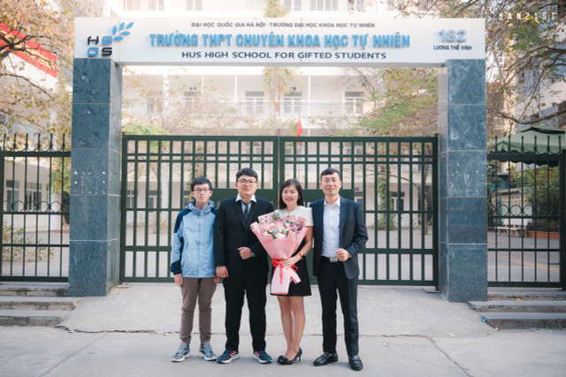 Chặng đường học tập của Dũng, luôn có sự đồng hành từ gia đình. Ảnh: NVCC. z6814361005355-2542fad37e37534b7c759432e0ce4875.jpg
