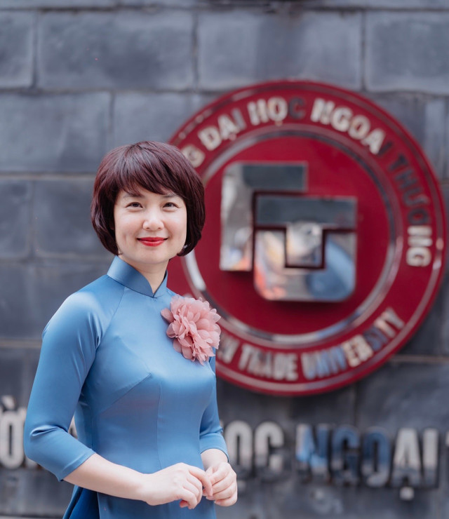 Tân Hiệu trưởng Phạm Thu Hương. thu-huong-2.jpg