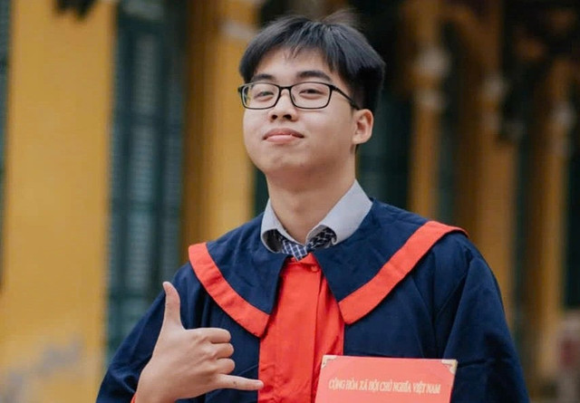 Nguyễn Việt Hưng, học sinh lớp 12 chuyên Anh, Trường THPT Chuyên Chu Văn An. nguyen-viet-hung.png