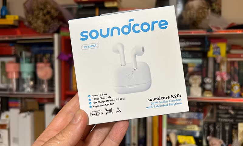 Anker Soundcore K20i hỗ trợ Bluetooth 5.3, chuẩn kháng nước IPX5, có chế độ gaming mode giúp giảm độ trễ khi chơi game.