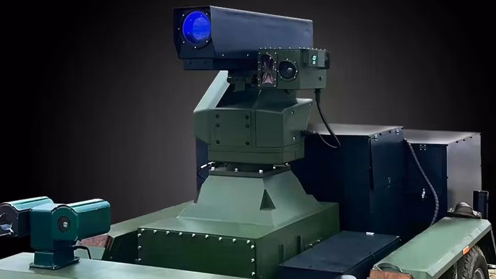 Theo Militarnyi, hệ thống lần đầu được nhắc tới công khai vào cuối năm 2024 bởi Vadym Sukharevsky, khi đó là chỉ huy Lực lượng Hệ thống Không người lái của Ukraine. Kể từ đó, dự án đã trải qua các giai đoạn phát triển và thử nghiệm.