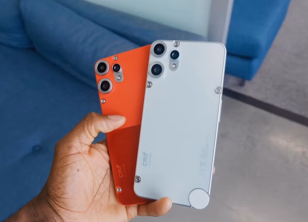  Điện thoại giá trị tốt. Hạng mục cạnh tranh nhất thuộc về CMF Phone 2 Pro với mức giá 279 USD - khoảng hơn 7 triệu đồng. Máy có thiết kế tháo lắp phụ kiện độc đáo, màn hình 6.8 inch 120 Hz sáng đẹp, pin 5.000 mAh, ba camera và phần mềm tối ưu tốt. MKBHD đánh giá thiết bị mang lại cảm giác như điện thoại giá gấp đôi. Moto G Play được khen nhờ mức giá khoảng 180 USD - khoảng gần 5 triệu đồng, màn hình lớn, pin lớn, camera và phần mềm tốt. Pixel 9a có kích thước nhỏ, pin 5.300 mAh, camera chất lượng và giá có thời điểm xuống 399 USD - khoảng hơn 10 triệu đồng.