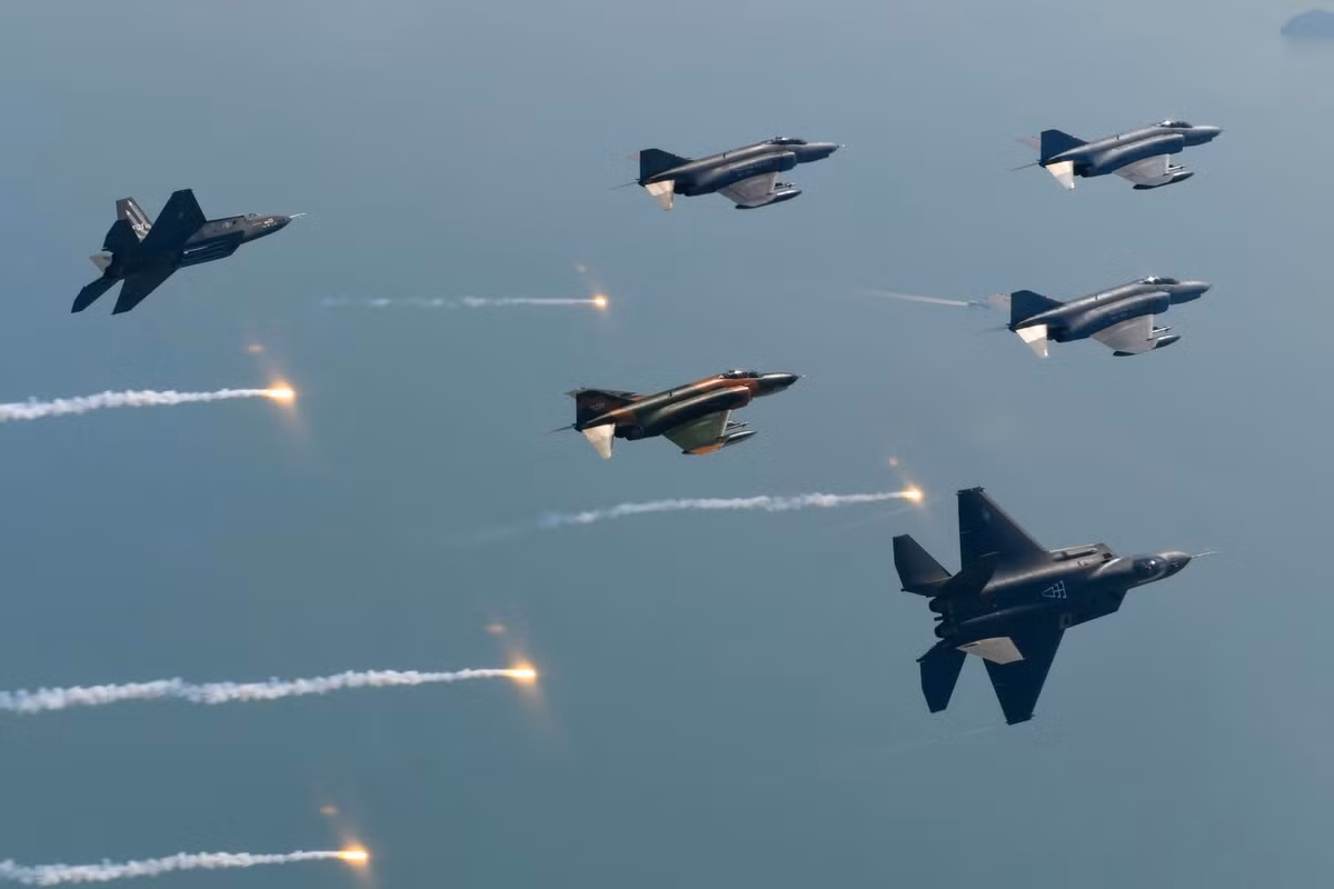 Mục tiêu ban đầu Seoul khởi xướng sáng kiến ​​KF-21 Boramae là nhằm thay thế phi đội F-4 và F-5 do Mỹ phát triển trước năm 2030. Và họ đạt được điều này khá sớm. Theo chương trình này, KAI dự kiến ​​sẽ phát triển tới 120 máy bay chiến đấu, với thời hạn hoàn thành đơn đặt hàng trước cuối thập kỷ này.