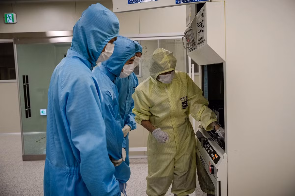 Các học sinh muốn vào làm tại Samsung và SK Hynix phải học ôn thi “từ 9h sáng đến 9h tối, liên tục trong một tháng”. Ảnh: Tina Hsu/NY Times.