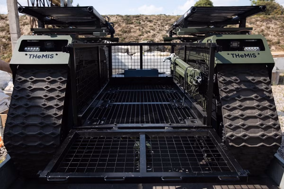 Với thiết kế dạng mô-đun, UGV có thể được cấu hình cho nhiều nhiệm vụ khác nhau như hỗ trợ lực lượng bộ binh, hậu cần, trinh sát và hỗ trợ chiến đấu.