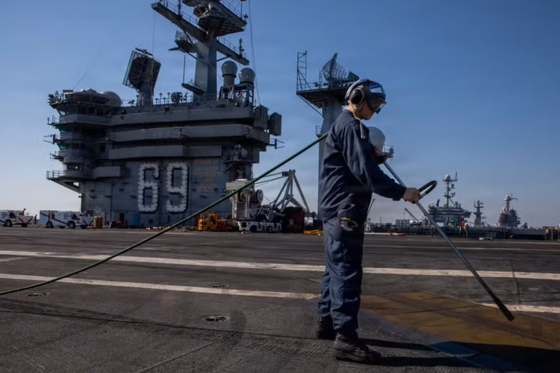 Tàu sân bay USS Eisenhower tại một xưởng đóng tàu ở Virginia vào tháng 5. Một vụ hỏa hoạn đã xảy ra trên tàu chiến này vào tháng 4 khi nó đang được bảo trì. Ảnh: Hải quân Mỹ