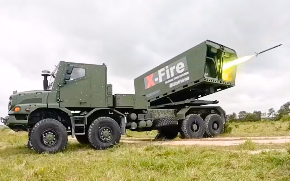 Thales vừa công bố thử nghiệm bắn hệ thống pháo phản lực phóng loạt (MLRS) cơ động cao X-Fire được lắp đặt trên xe tải Zetros 8x8, chỉ ít lâu sau khi tiến hành thử nghiệm bắn đạn pháo phản lực FLP-T-150.