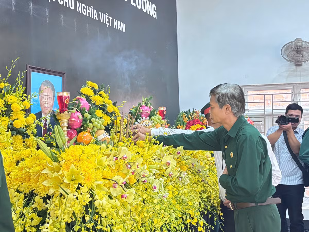 Nguyên Chủ tịch nước Trần Đức Lương đã được Đảng, Nhà nước tặng thưởng Huân chương Sao vàng, Huy hiệu 65 năm tuổi đảng và nhiều huân chương, huy chương, phần thưởng, danh hiệu cao quý khác.