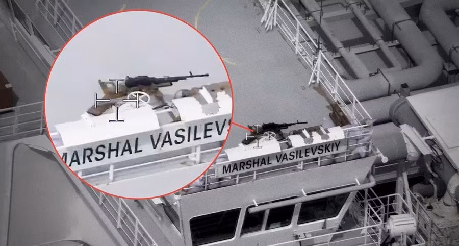 Hình ảnh cận cảnh một trong những khẩu súng máy hạng nặng trên cầu của tàu Marshal Vasilevskiy . PPA/Delfi Estonia.