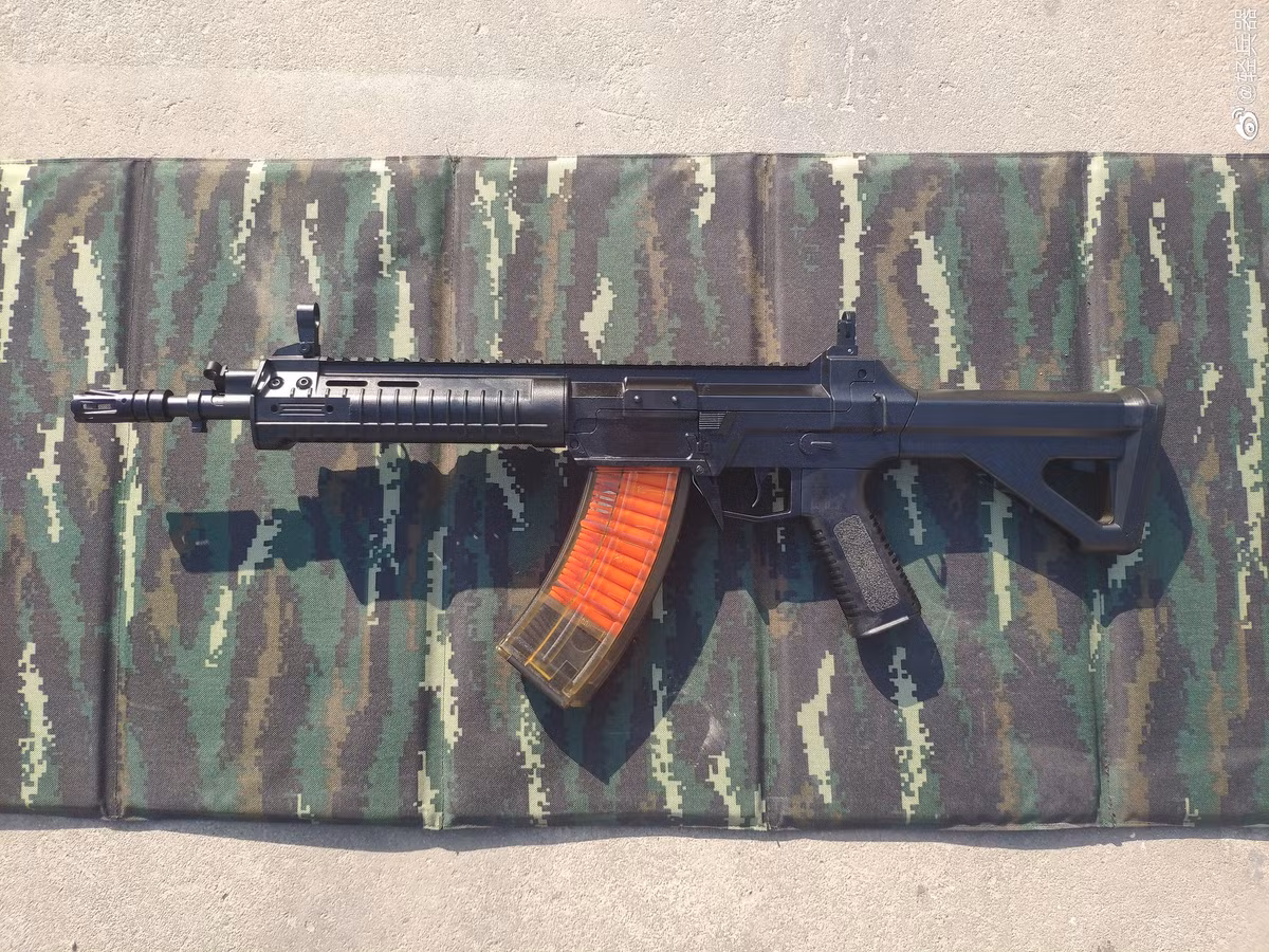 So với QBZ-95, QBZ-191 có lợi thế rõ rệt về khả năng tùy biến và độ tiện dụng. Trong khi QBZ-95 gặp nhiều hạn chế khi sử dụng thiết bị hiện đại và thao tác trong môi trường phức tạp, QBZ-191 được kỳ vọng sẽ dần thay thế QBZ-95, trở thành súng trường tiêu chuẩn cho bộ binh trong tương lai.