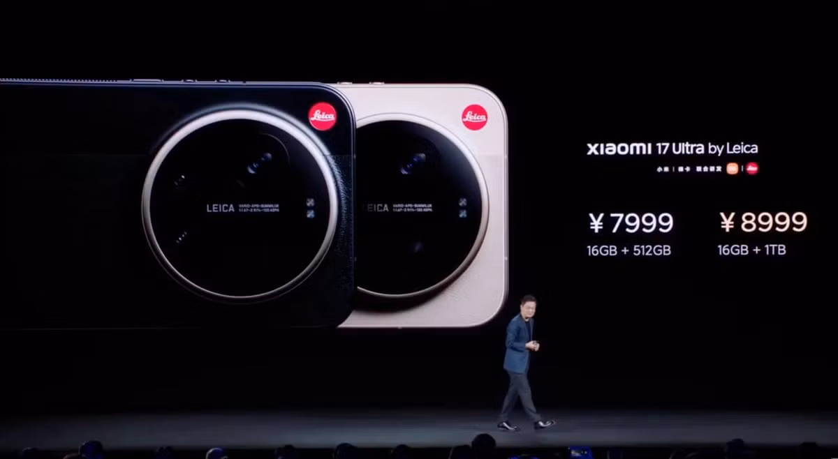 Xiaomi cung cấp phiên bản tiêu chuẩn với bốn tùy chọn màu sắc, và tùy chọn cơ bản đi kèm với 12GB RAM và 512GB bộ nhớ trong. Phiên bản khởi điểm này có giá 6.999 CNY (khoảng 26,2 triệu đồng), trong khi tùy chọn cao cấp nhất có giá 8.499 CNY (khoảng 31,8 triệu đồng) có 16GB RAM và 1TB bộ nhớ trong.